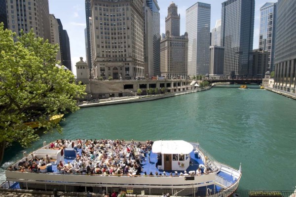 Tour boat on the Chicago River at Michigan Avenue dock