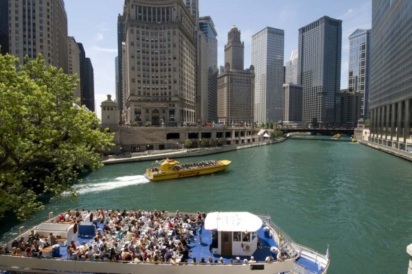 Tour boat on the Chicago River at Michigan Avenue dock