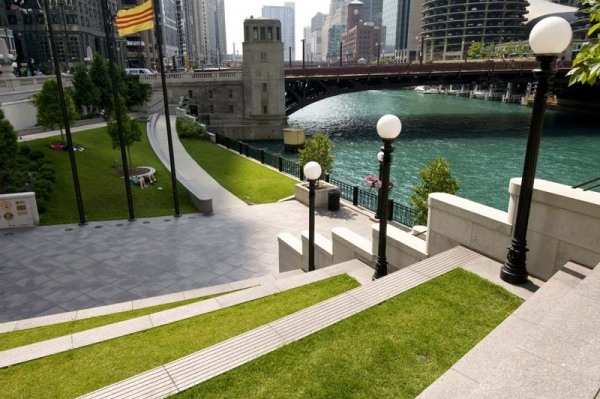 Vietnam Veterans Memorial along Chicago River