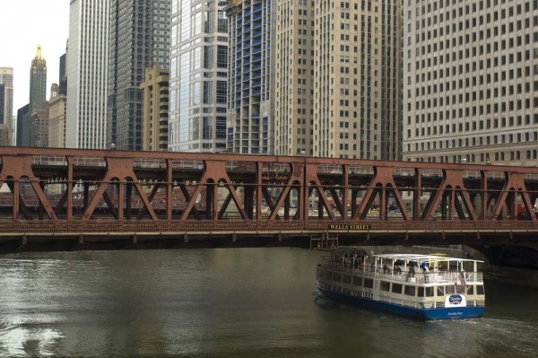 Wells Street Bridge and tour boat over Chicago River