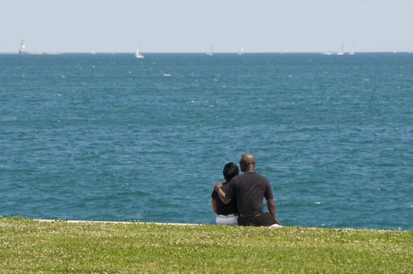 Lakefront_couple001