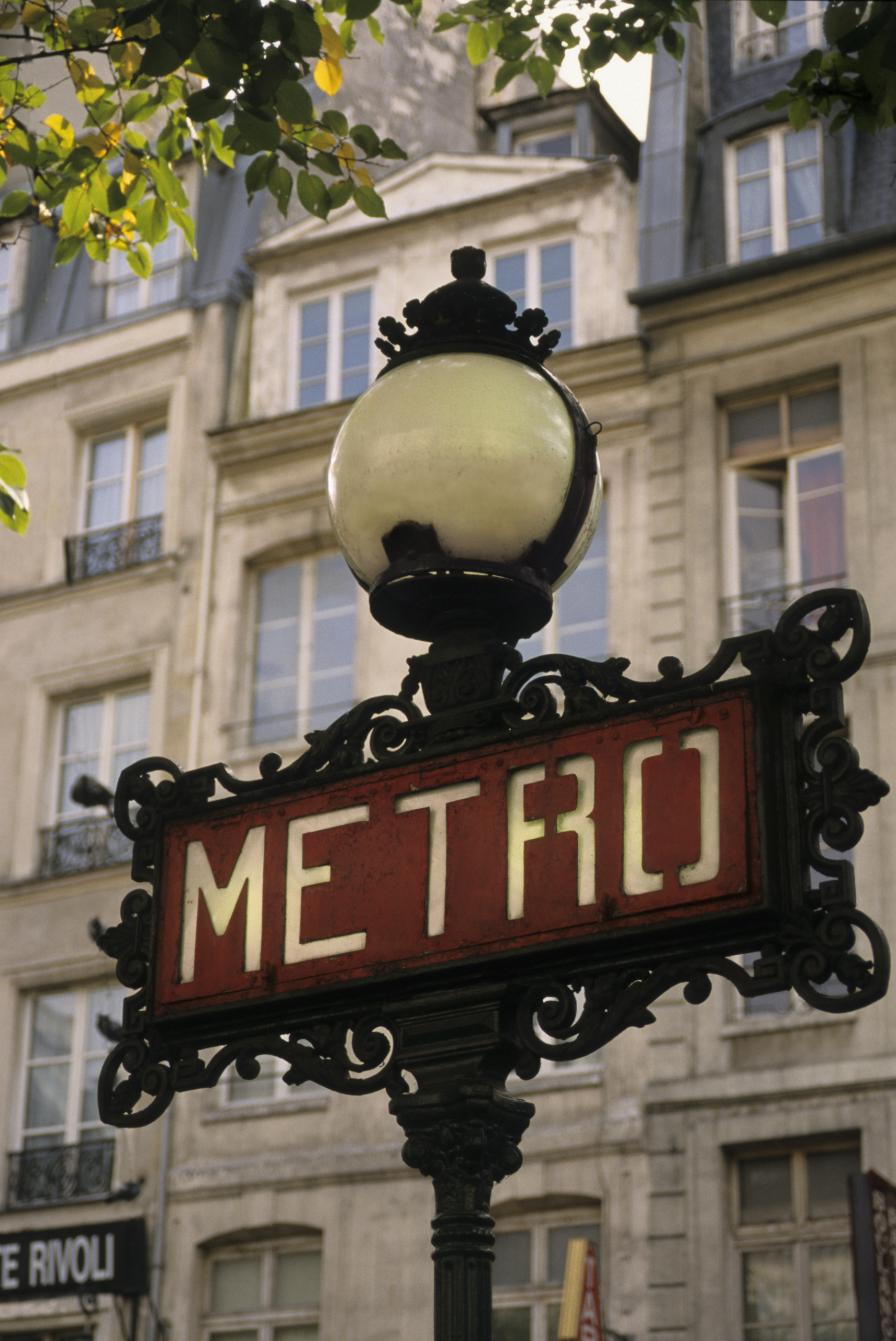 Metro-Paris02LR